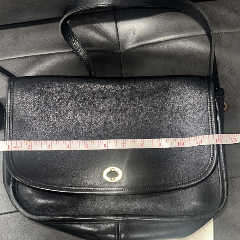 Coach Black Leather Shoulder Bag with Gold Turnlock - Picture 11 of 12